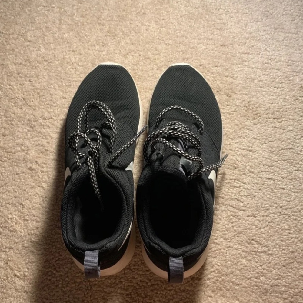 womens nike roshes